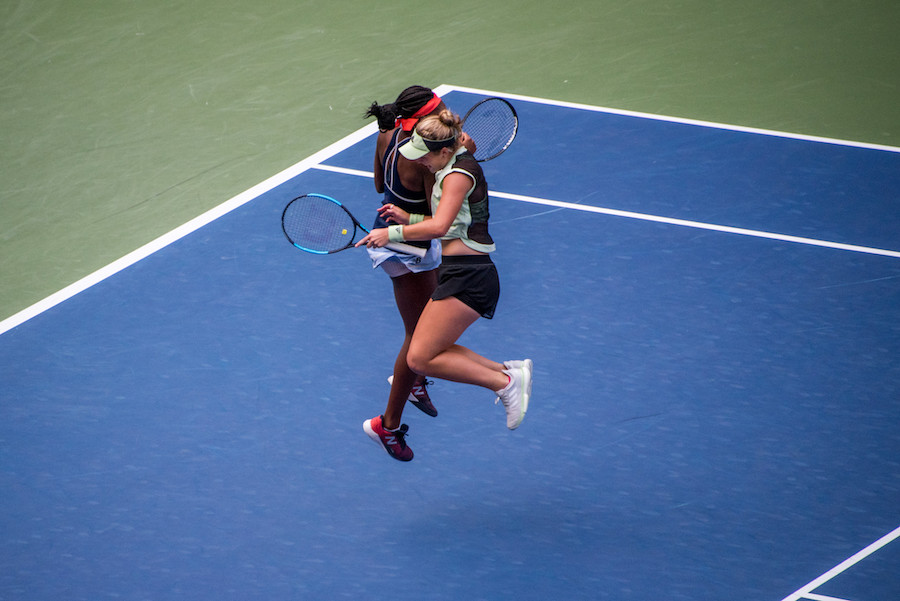 Coco Gauff et Caty McNally célèbrent leur victoire en double lors de l'US Open 2019